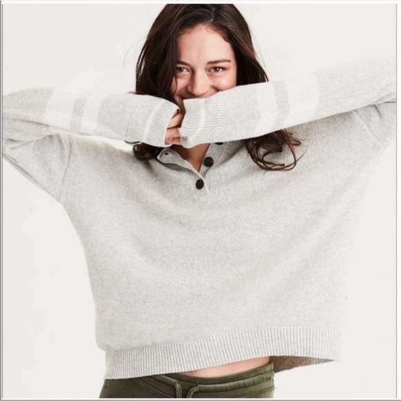 American Eagle Outfitters Sweaters - American Eagle gray pullover hooded sweater. Size Small.